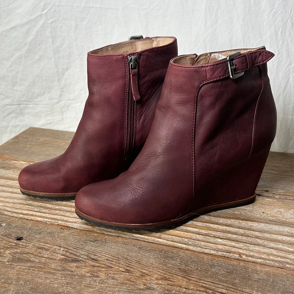 Chic Burgundy leather Wedge Ankle Boots